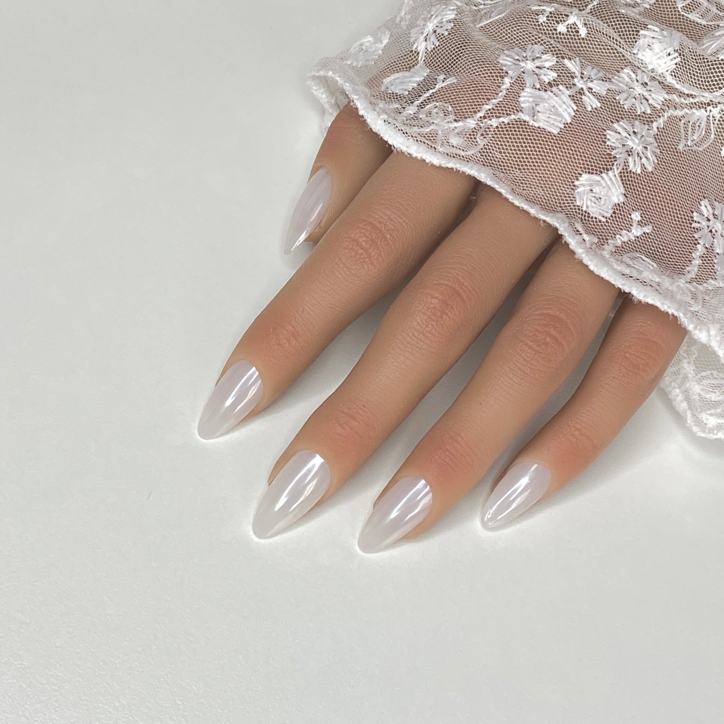 Pearl Nails (White)